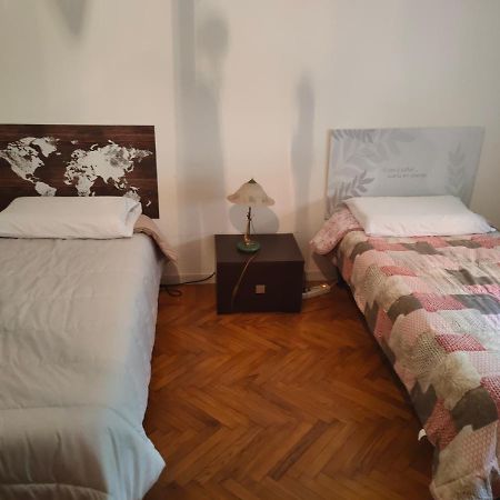 Apartamento Casa - House Xavier Una Casa Famigliare , Dame Entra Solo Chi A Un Bel Cuore , Non'E Il L'Intero Alloggio Solo Stanze E Bagno Turín Exterior foto