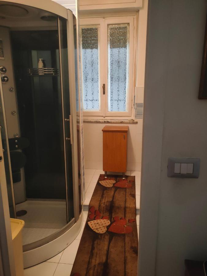 Apartamento Casa - House Xavier Una Casa Famigliare , Dame Entra Solo Chi A Un Bel Cuore , Non'E Il L'Intero Alloggio Solo Stanze E Bagno Turín Exterior foto